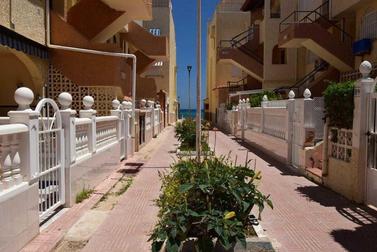 34 Retro Beach House - Alicante Real Estate تورّيفيِخا المظهر الخارجي الصورة