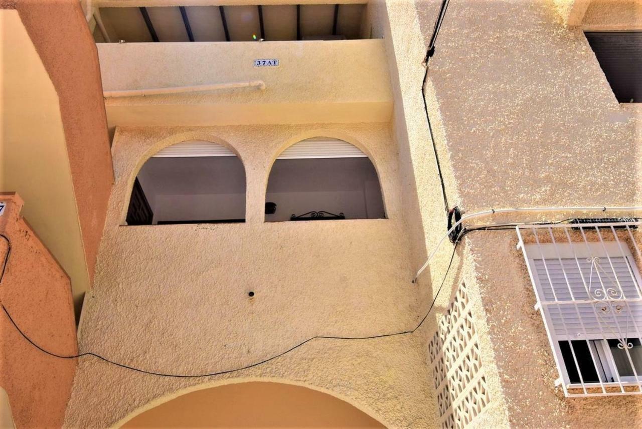 34 Retro Beach House - Alicante Real Estate تورّيفيِخا المظهر الخارجي الصورة