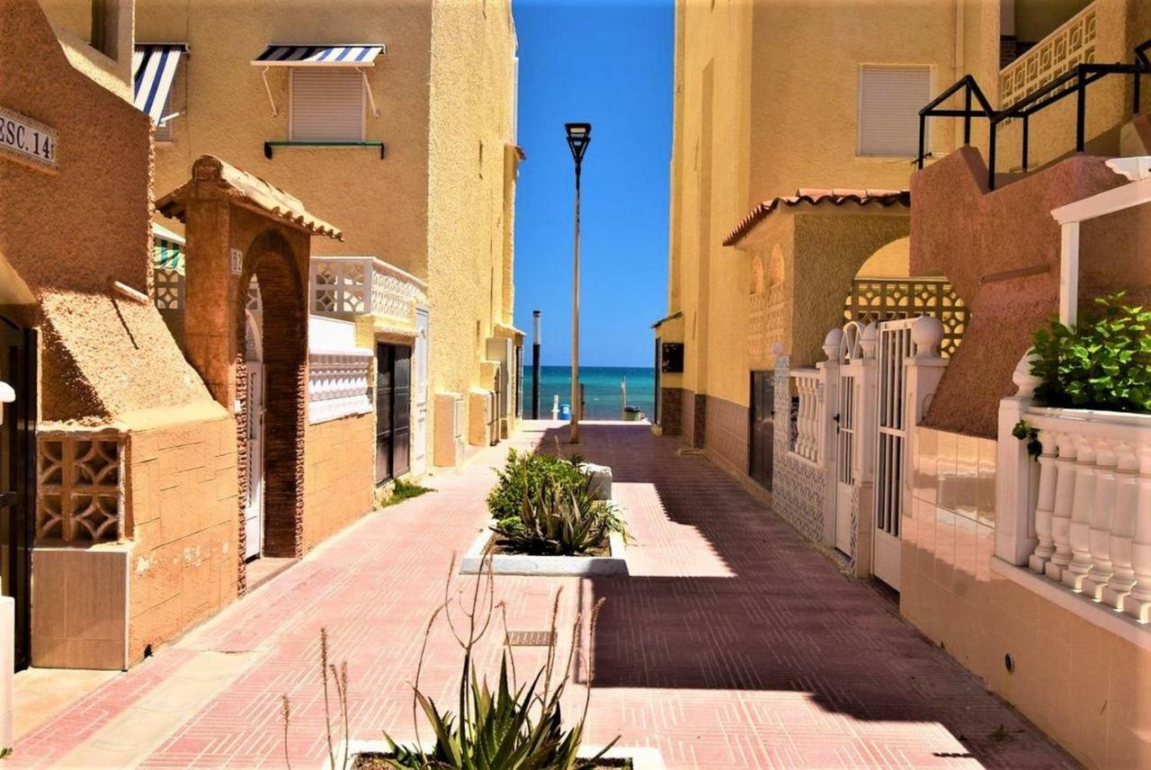 34 Retro Beach House - Alicante Real Estate تورّيفيِخا المظهر الخارجي الصورة