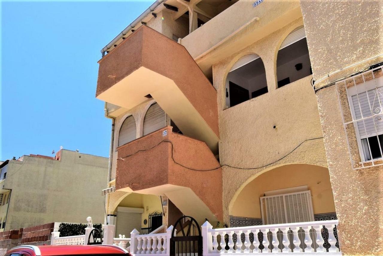 34 Retro Beach House - Alicante Real Estate تورّيفيِخا المظهر الخارجي الصورة