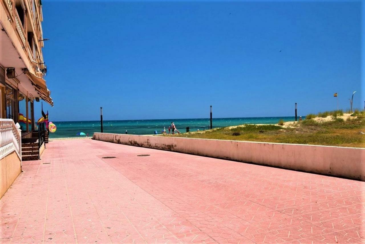 34 Retro Beach House - Alicante Real Estate تورّيفيِخا المظهر الخارجي الصورة