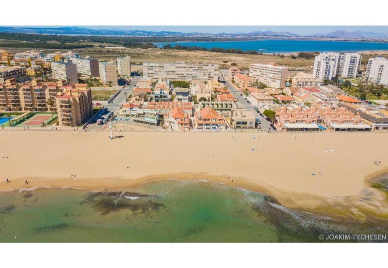 34 Retro Beach House - Alicante Real Estate تورّيفيِخا المظهر الخارجي الصورة